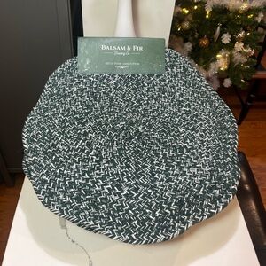 Balsam & Fir Trading Co. Green & White Woven Scalloped Edge Placements Set/4 NWT